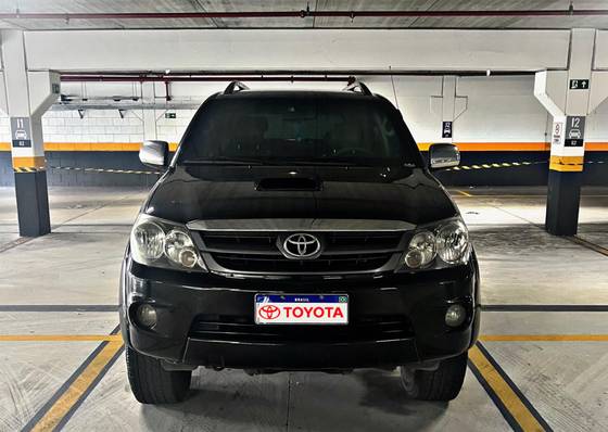 TOYOTA HILUX 3.0 SRV 4X4 CD 16V TURBO INTERCOOLER DIESEL 4P AUTOMÁTICO TOYOTA HILUX 3.0 SRV 4X4 CD 16V TURBO INTERCOOLER DIESEL 4P AUTOMÁTICO